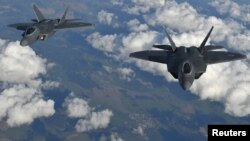 미 공군의 최신예 스텔스 전투기인 F-22 랩터.