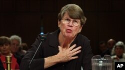 Janet Reno devant la commission d'enquête sur les attaques du 11 septembre, le 13 avril 2004 à Washington DC.