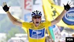 Lance Amstrong mantan atlit balap sepeda Amerika, yang pernah menjuarai Tour de France 7 kali berturut-turut, ditengarai menggunakan doping (foto:dok).