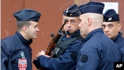 Policiers français, Rouen, 2 aout 2016.