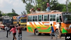 Activists of Bangladesh’s Jamaat-e-Islami party vandalize buses after the Bangladesh high court disqualified the party from taking part in the next general election in Bogra, north of Dhaka, August 1, 2013. 