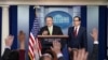 El secretario de Estado de EE.UU., Mike Pompeo, (izq) y el secretario del Tesoro, Steven Mnuchin, (der) durante la conferencia el 10 de enero de 2020 en que anunciaron nuevas sanciones a Irán.