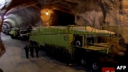 Hình ảnh chụp từ truyền hình của nhà nước Iran IRINN cho thấy bệ phóng tên lửa trong một đường hầm bí mật dưới lòng đất ở Iran, ngày 14/10/2015.