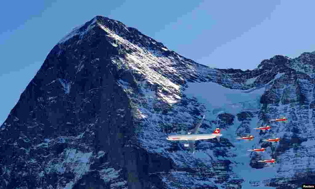 A Swiss Airbus A321 and Patrouille Suisse fly before men&#39;s downhill training at the FIS Alpine Ski World Cup in Wengen, Switzerland.