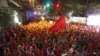 Demonstran Kaos Merah Tuntut Pembebasan Tokoh Mereka yang Ditahan Pemerintah