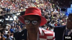 A delegate shows her support for the Democratic party (Photo S. Barua/VOA)