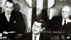 John Fitzgerald Kennedy a 25 de Maio de 1961