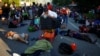 Nueva caravana avanza en México mientras funcionarios luchan con reclamos de migrantes