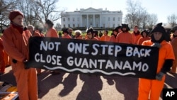 Une manifestation exigeant la fermeture immédiate de la prison de Guantanamo Bay devant la Maison Blanche, à Washington,11 janvier 2016