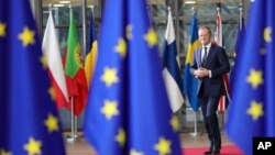 도날트 투스크 EU 정상회의 상임의장이 14일 벨기에 브뤼셀에서 열린 EU 정상회의에 참석하기 위해 유로파 건물에 도착했다. 