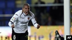 Menurut Klub Valencia, penyerang Sofiane Feghouli setuju memperpanjang kontraknya sampai tahun 2016 (foto: Dok).
