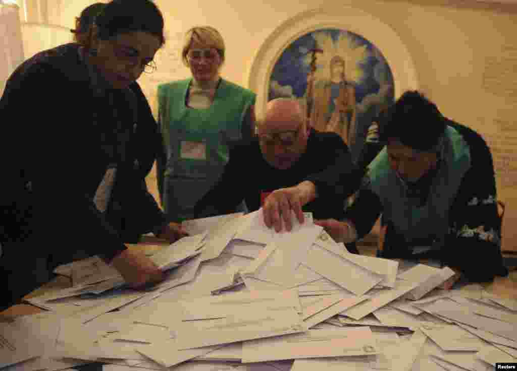 Electoral officials count votes at a polling station in Tbilisi, Oct. 27, 2013. 