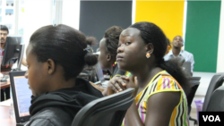 Women listen to a Girl Geek seminar on the programming language, Ruby, in Kampala, Uganda, March 28, 2014. (Hilary Heuler/VOA)