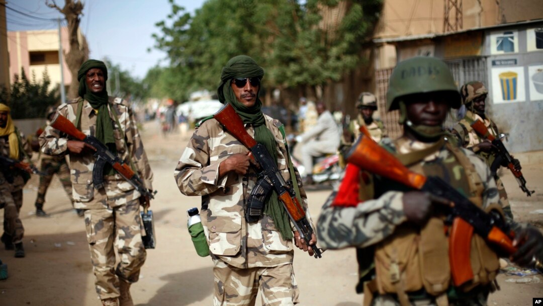 Binh sĩ Chad tuần tra đường phố ở Gao, phía bắc Mali, ngày 29/1/2013. 