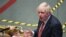 ARCHIVO - El primer ministro de Inglaterra, Boris Johnson, habla sobre el COVID-19 en la Cámara de los Comunes, en Londres.