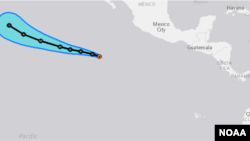 Trayectoria esperada de la tormenta tropical Blas que se convertirá en huracán el lunes antes del mediodía.