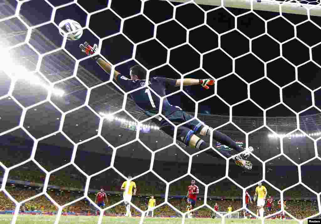 Brazil's David Luiz scores against Colombia with free kick at the Castelao arena in Fortaleza, July 4, 2014.