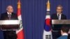 김관진 한국 국방장관(오른쪽)과 페드로 카테리아노 페루 국방장관이 27일 한국 국방부에서 공동 기자회견을 가지고 있다.
