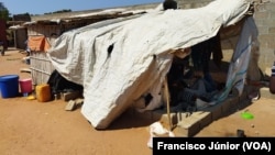 Cabanas que albergam deslocados, Pemba, Cabo Delgado