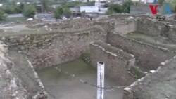 د سوات د خزان رنگونه سېلگري په خپلو کېمرو کې محفوظ کړي او ځان سره یې وړي