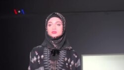 VOA Pop News: Desainer Vivi Zubedi, The Absence dan Parade Imlek di New York (1)