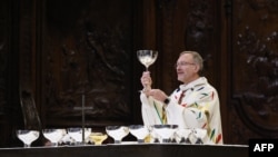 Priest Olivier Ribadeau Dumas celebrates a second mass, open to the public, at the Notre-Dame de Paris cathedral on the day of its re-opening, in Paris on December 8, 2024.