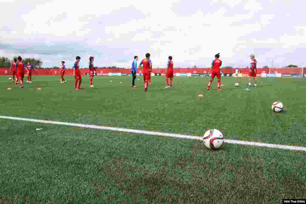 Thai training before 2nd match with Ivory Coast