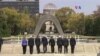 Kerry visita el parque de la paz en Hiroshima