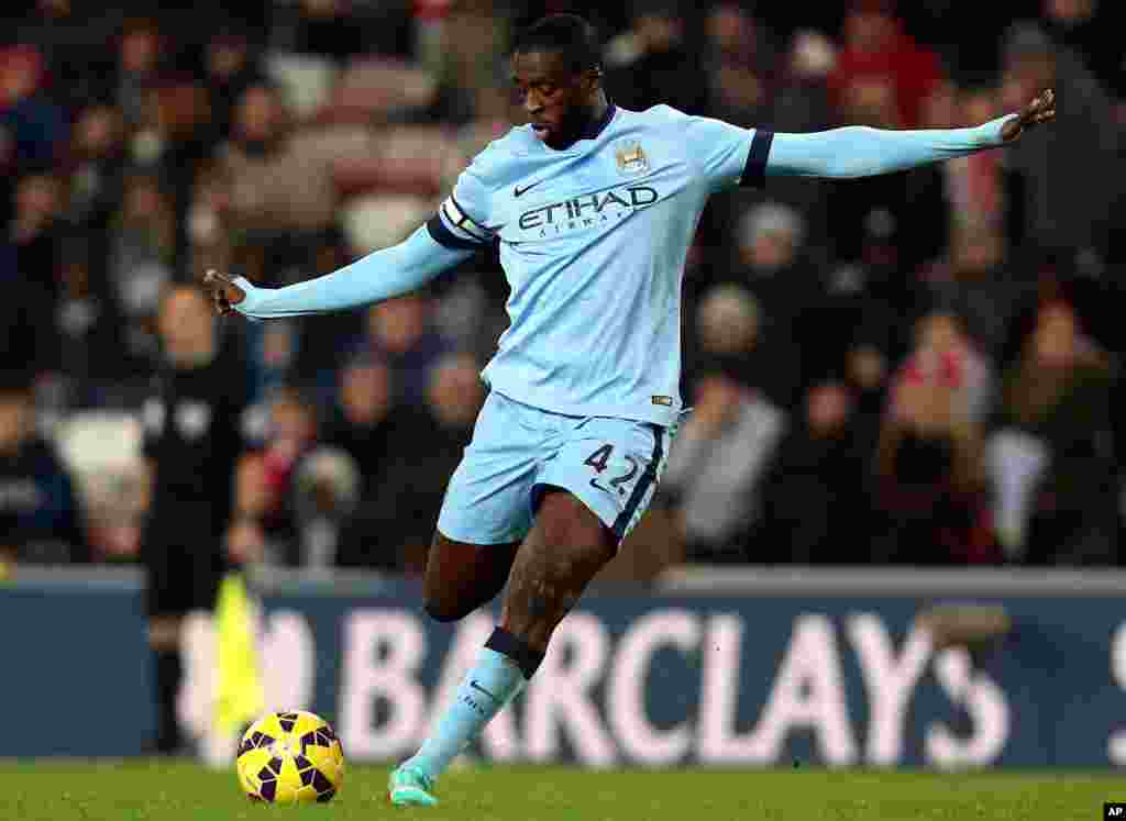 Le milieu de terrain ivoirien de Manchester City Yaya Touré est devenu le premier joueur à remporter quatre fois d'affilée le trophée de joueur africain de l'année lors de la soirée Glo-Caf Award 2014, jeudi à Lagos.