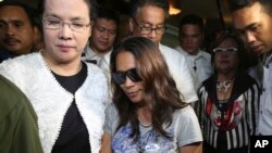 Maria Kristina Sergio, tengah, salah seorang yang diduga sebagai perekrut Mary Jane Veloso.