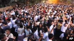 Supporters of Burma's pro-democracy leader Aung San Suu Kyi celebrate outside her home after her release from house arrest in Rangoon, 13 Nov 2010.