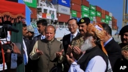 Pakistan China: Pakistan's Prime Minister Nawaz Sharif, center left, and Army Chief General Raheel Sharif, fourth right, pray after inaugurating a new international trade route during a ceremony at Gwadar port, about 435 miles, 700 km, west of Karachi. Pa