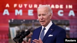 Presiden AS Joe Biden memberikan pidato dalam sebuah acara di Gedung Putih, Washington, pada 4 Maret 2022. (Foto: Reuters/Evelyn Hockstein)