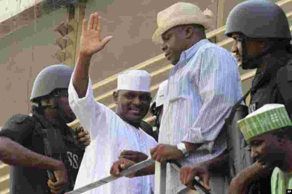 Hamza Al-Mustapha (2nd L), former chief security officer to Nigeria's late military ruler Sani Abacha, waves as he leaves Lagos' high court at Igbosere district in Lagos January 30, 2012.