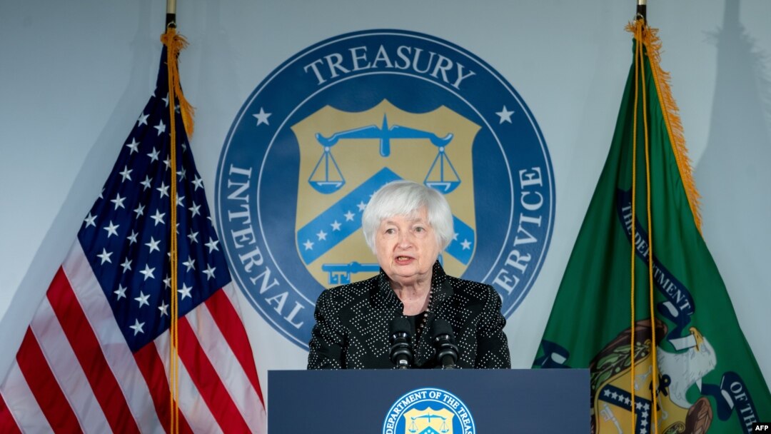 Министр финансов США Джанет Йеллен выступает с речью в Маклине, штат Вирджиния, 2 августа 2023 г.