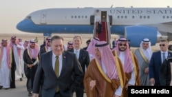 پومپیو ہفتے کو برسلز سے سیدھے ریاض پہنچے جہاں مملکت کے وزیرِ خارجہ عادل الجبیر نے ہوائی اڈے پر ان کا استقبال کیا۔