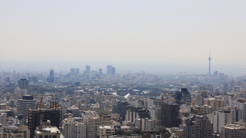 گزارش کانال تلگرامی وحیدآنلاین از صداهای انفجار در غرب تهران؛ خبرنگار فاکس‌ نیوز: ارتش آمریکا به بندر قشم و بندرعباس حمله کرد