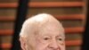 Aktor Mickey Rooney menghadiri pesta Oscar 2014 yang diadakan majalah Vanity Fair, 2 Maret 2014, di West Hollywood, California. (AP/Evan Agostini)