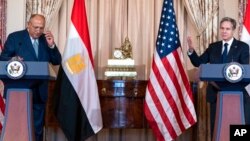 انتونی بلینکن، وزیر خارجهٔ امریکا،‌ روز دوشنبه هشتم نومبر ۲۰۲۱ در واشنگتن با همتای مصری اش،‌ سامح شکر، ملاقات کرد