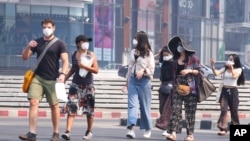Tourists wear masks in Chiang Mai, Thailand, Tuesday, April 2, 2019. (AP Photo/Maytanan Merchant)