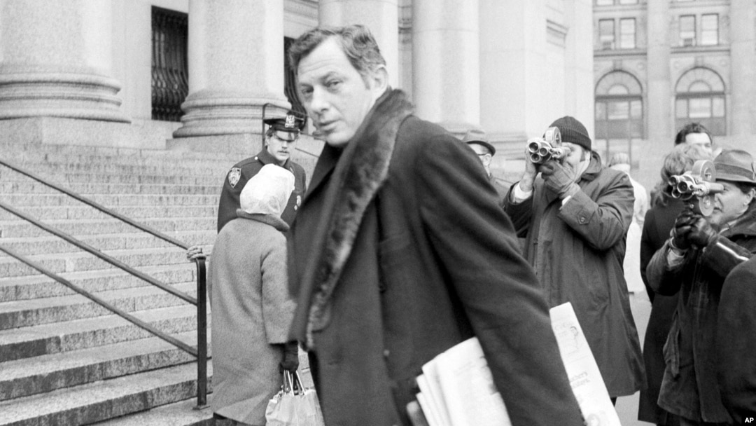 FILE - Author Clifford Irving enters federal court in New York, March 13, 1972. Irving, the prankster who wrote a phony autobiography of billionaire Howard Hughes and fooled a major publisher in 1971 has died at 87.