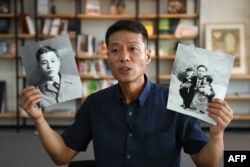‘1969년 대한항공 여객기 납치피해자 가족회’ 황인철 대표가 북한에 납치된 아버지의 사진을 들고 있다.