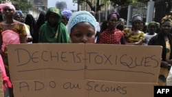 Des manifestants protestent contre le Probo Koala, en Côte d'Ivoire, le 30 novembre 2011.