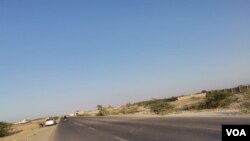 د کریمه بلوچ کلي ته پرتې تړل شوې لارې او سړکونه.