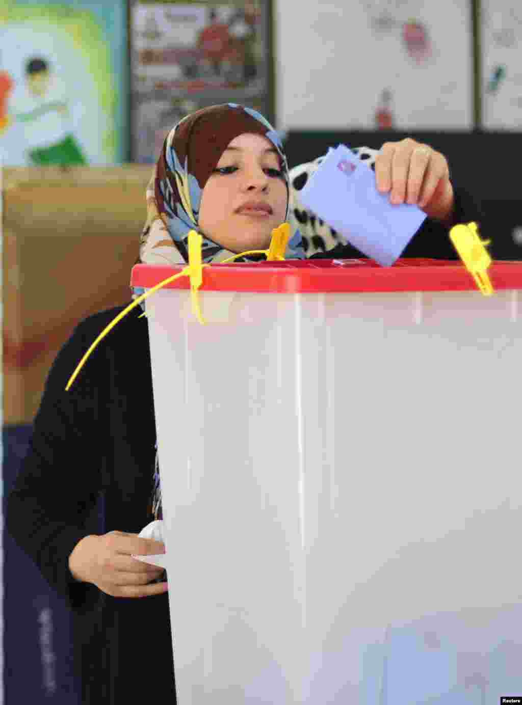 A woman casts her vote at a polling station during the National Assembly election in Benghazi July 7, 2012. Libyans, some with tears of joy in their eyes, queued to vote in their first free national election in 60 years on Saturday, a poll designed to sha