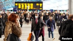 A man wears a protective face mask at Waterloo station in London, March 6, 2020. The British government has been running a massive public information campaign to try to retard the spread of the coronavirus.