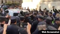 Müsavat Partiyasının fəalları piket keçirməyə cəhd edib 