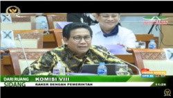 Menteri Desa Abdul Halim Iskandar dalam rapat gabungan dengan DPR hari Rabu (1/7) tentang verifikasi dan validasi kemiskinan, yang disiarkan langsung oleh televisi dan medsos. (Foto: screenshot)