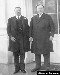 Roosevelt (left) and Taft, 1909