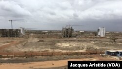 Vue générale du gigantesque chantier de la "ville nouvelle" de Diamniadio, Sénégal, 8 août 2018. (VOA/Jacques Aristide)